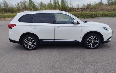 Mitsubishi Outlander III рестайлинг 3, 2018 год, 1 730 000 рублей, 3 фотография