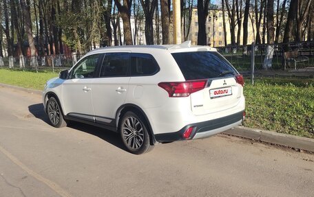 Mitsubishi Outlander III рестайлинг 3, 2018 год, 1 730 000 рублей, 9 фотография