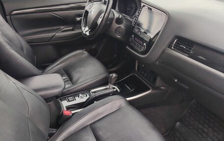 Mitsubishi Outlander III рестайлинг 3, 2018 год, 1 730 000 рублей, 12 фотография