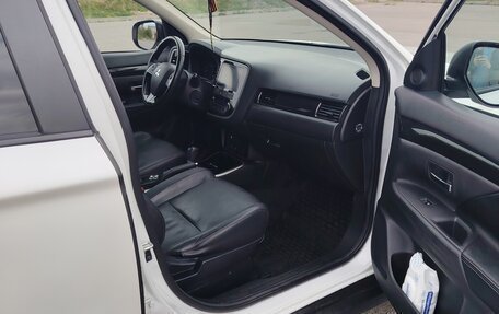 Mitsubishi Outlander III рестайлинг 3, 2018 год, 1 730 000 рублей, 13 фотография