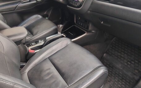 Mitsubishi Outlander III рестайлинг 3, 2018 год, 1 730 000 рублей, 17 фотография