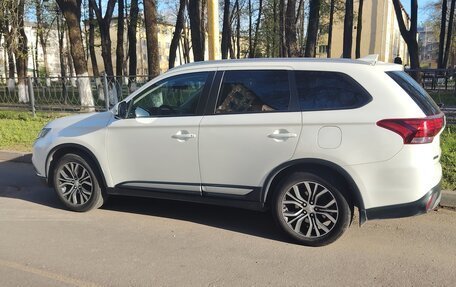 Mitsubishi Outlander III рестайлинг 3, 2018 год, 1 730 000 рублей, 7 фотография