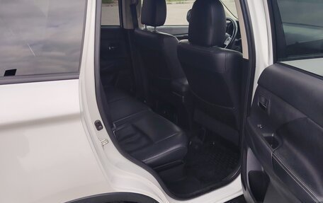 Mitsubishi Outlander III рестайлинг 3, 2018 год, 1 730 000 рублей, 11 фотография