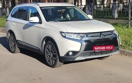 Mitsubishi Outlander III рестайлинг 3, 2018 год, 1 730 000 рублей, 6 фотография