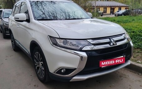Mitsubishi Outlander III рестайлинг 3, 2018 год, 1 730 000 рублей, 4 фотография