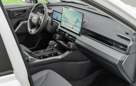 Toyota RAV4, 2026 год, 3 950 000 рублей, 26 фотография