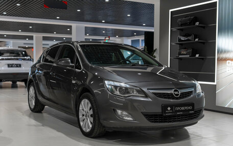 Opel Astra J, 2011 год, 630 000 рублей, 2 фотография