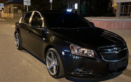 Chevrolet Cruze II, 2010 год, 900 000 рублей, 3 фотография