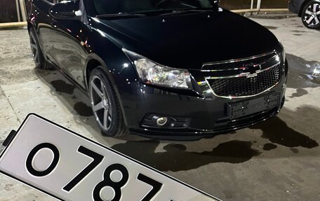 Chevrolet Cruze II, 2010 год, 900 000 рублей, 17 фотография