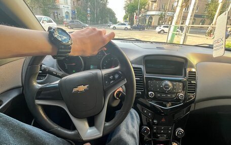 Chevrolet Cruze II, 2010 год, 900 000 рублей, 16 фотография