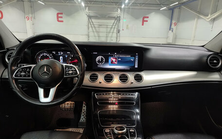 Mercedes-Benz E-Класс, 2018 год, 2 500 000 рублей, 18 фотография