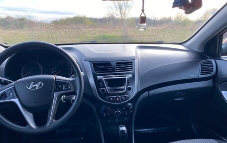 Hyundai Solaris II рестайлинг, 2015 год, 1 215 000 рублей, 14 фотография