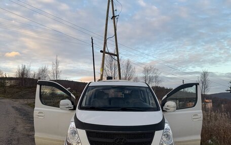 Hyundai Grand Starex Grand Starex I рестайлинг 2, 2014 год, 2 350 000 рублей, 2 фотография