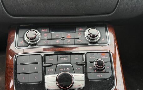 Audi A8, 2012 год, 1 580 000 рублей, 11 фотография