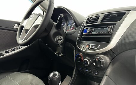 Hyundai Solaris II рестайлинг, 2011 год, 635 000 рублей, 24 фотография