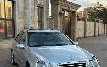 Mercedes-Benz C-Класс, 2006 год, 850 000 рублей, 1 фотография