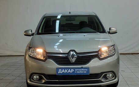 Renault Logan II, 2017 год, 890 000 рублей, 2 фотография