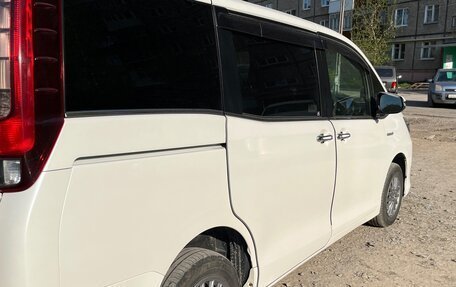 Toyota Esquire I, 2014 год, 1 900 000 рублей, 4 фотография
