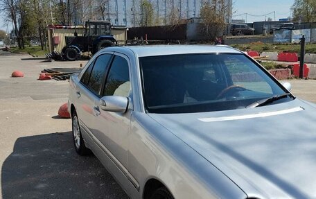 Mercedes-Benz E-Класс, 2000 год, 660 000 рублей, 3 фотография