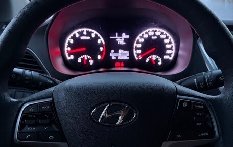 Hyundai Solaris II рестайлинг, 2018 год, 900 000 рублей, 3 фотография
