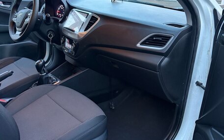 Hyundai Solaris II рестайлинг, 2018 год, 900 000 рублей, 4 фотография