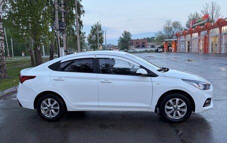 Hyundai Solaris II рестайлинг, 2018 год, 900 000 рублей, 5 фотография
