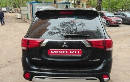 Mitsubishi Outlander III рестайлинг 3, 2022 год, 2 800 000 рублей, 5 фотография