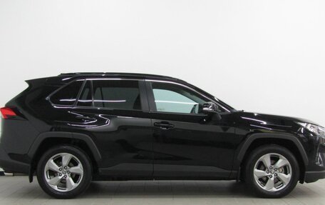 Toyota RAV4, 2021 год, 3 600 000 рублей, 10 фотография