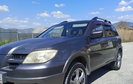Mitsubishi Outlander III рестайлинг 3, 2005 год, 735 000 рублей, 1 фотография