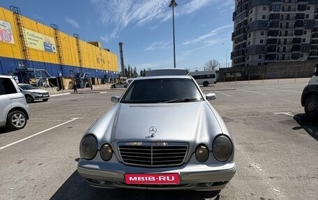 Mercedes-Benz E-Класс, 1999 год, 780 000 рублей, 1 фотография