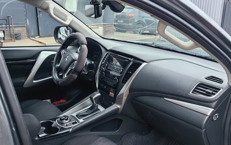 Mitsubishi Pajero Sport III рестайлинг, 2019 год, 2 850 000 рублей, 3 фотография
