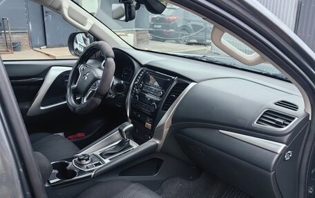 Mitsubishi Pajero Sport III рестайлинг, 2019 год, 2 850 000 рублей, 2 фотография