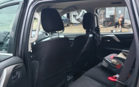Mitsubishi Pajero Sport III рестайлинг, 2019 год, 2 850 000 рублей, 7 фотография