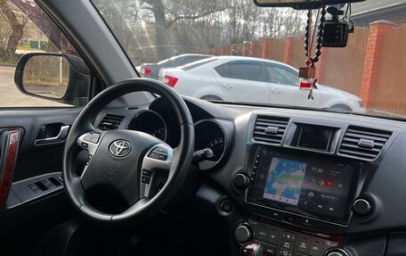Toyota Highlander III, 2013 год, 2 080 000 рублей, 10 фотография
