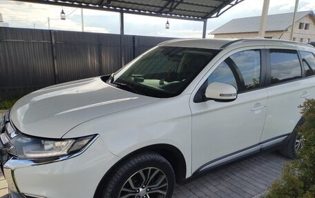 Mitsubishi Outlander III рестайлинг 3, 2016 год, 1 300 000 рублей, 1 фотография