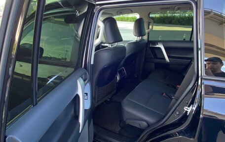 Toyota Land Cruiser Prado 150 рестайлинг 2, 2021 год, 8 000 000 рублей, 10 фотография