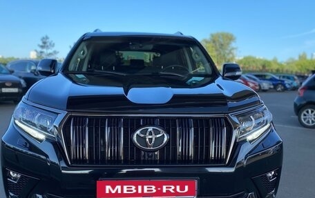 Toyota Land Cruiser Prado 150 рестайлинг 2, 2021 год, 8 000 000 рублей, 7 фотография
