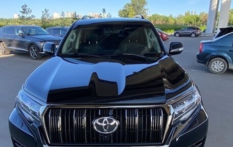 Toyota Land Cruiser Prado 150 рестайлинг 2, 2021 год, 8 000 000 рублей, 6 фотография
