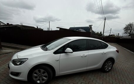 Opel Astra J, 2013 год, 900 000 рублей, 2 фотография
