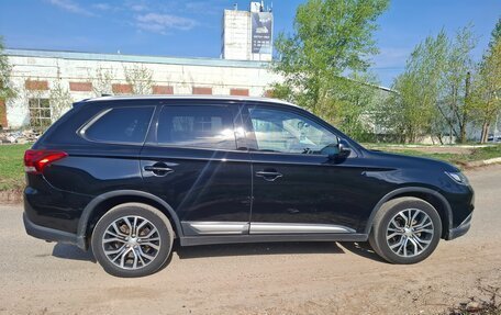 Mitsubishi Outlander III рестайлинг 3, 2018 год, 2 200 000 рублей, 3 фотография