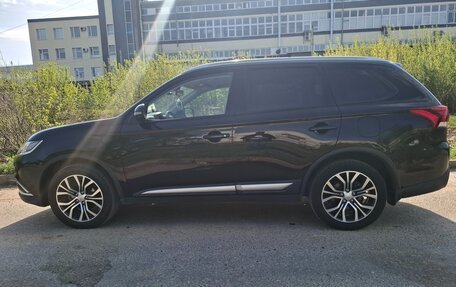 Mitsubishi Outlander III рестайлинг 3, 2018 год, 2 200 000 рублей, 4 фотография