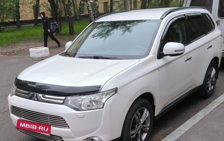 Mitsubishi Outlander III рестайлинг 3, 2012 год, 1 600 000 рублей, 1 фотография