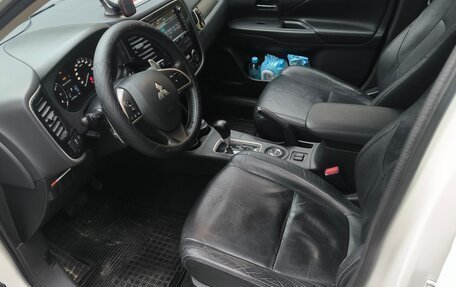 Mitsubishi Outlander III рестайлинг 3, 2012 год, 1 600 000 рублей, 4 фотография