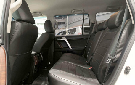 Toyota Land Cruiser Prado 150 рестайлинг 2, 2015 год, 3 599 000 рублей, 15 фотография
