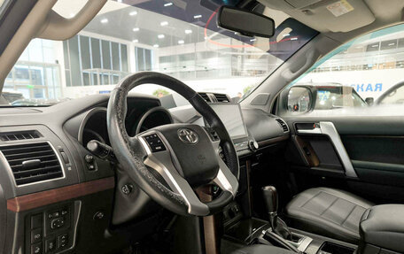 Toyota Land Cruiser Prado 150 рестайлинг 2, 2015 год, 3 599 000 рублей, 20 фотография