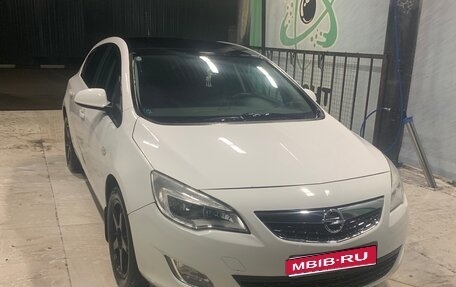 Opel Astra J, 2012 год, 650 000 рублей, 1 фотография