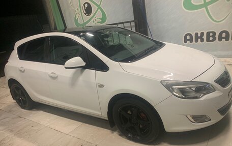 Opel Astra J, 2012 год, 650 000 рублей, 2 фотография