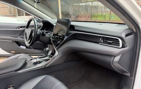 Toyota Camry, 2022 год, 3 200 000 рублей, 10 фотография