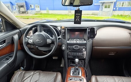 Infiniti QX70, 2013 год, 2 400 000 рублей, 13 фотография