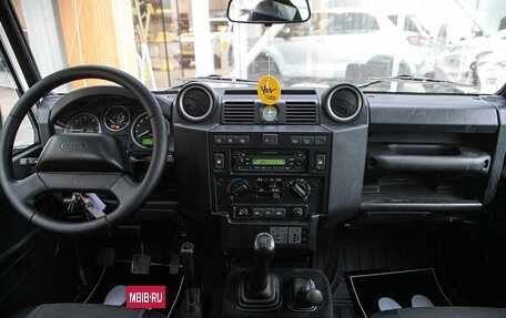 Land Rover Defender I, 2009 год, 2 598 000 рублей, 16 фотография